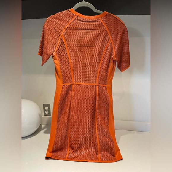 RARE $1150 Veronica Beard laser cut Leather Dress Full Zipper Short Sleeve Sz 4 - Picture 2 of 16